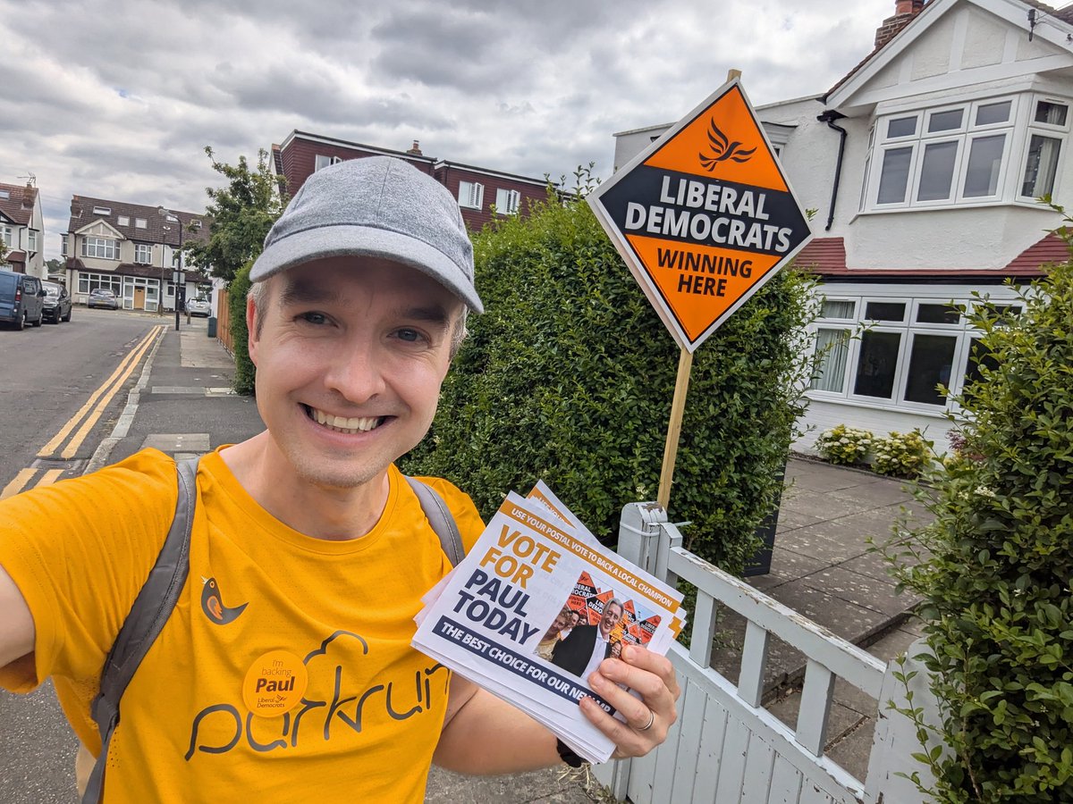 SimonABanfield's tweet image. Great to be out campaigning today to make the fabulous @PaulKohlerSW19 the new @LibDems MP for Wimbledon.