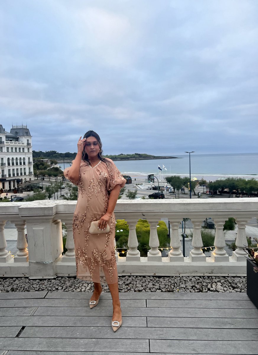 El viernes fué mi graduación y algunas personitas mi han preguntado por mi outfit pues aquí lo tenéis… 💕 Tengo fotos mucho mejores pero me las reservo para IG 😌