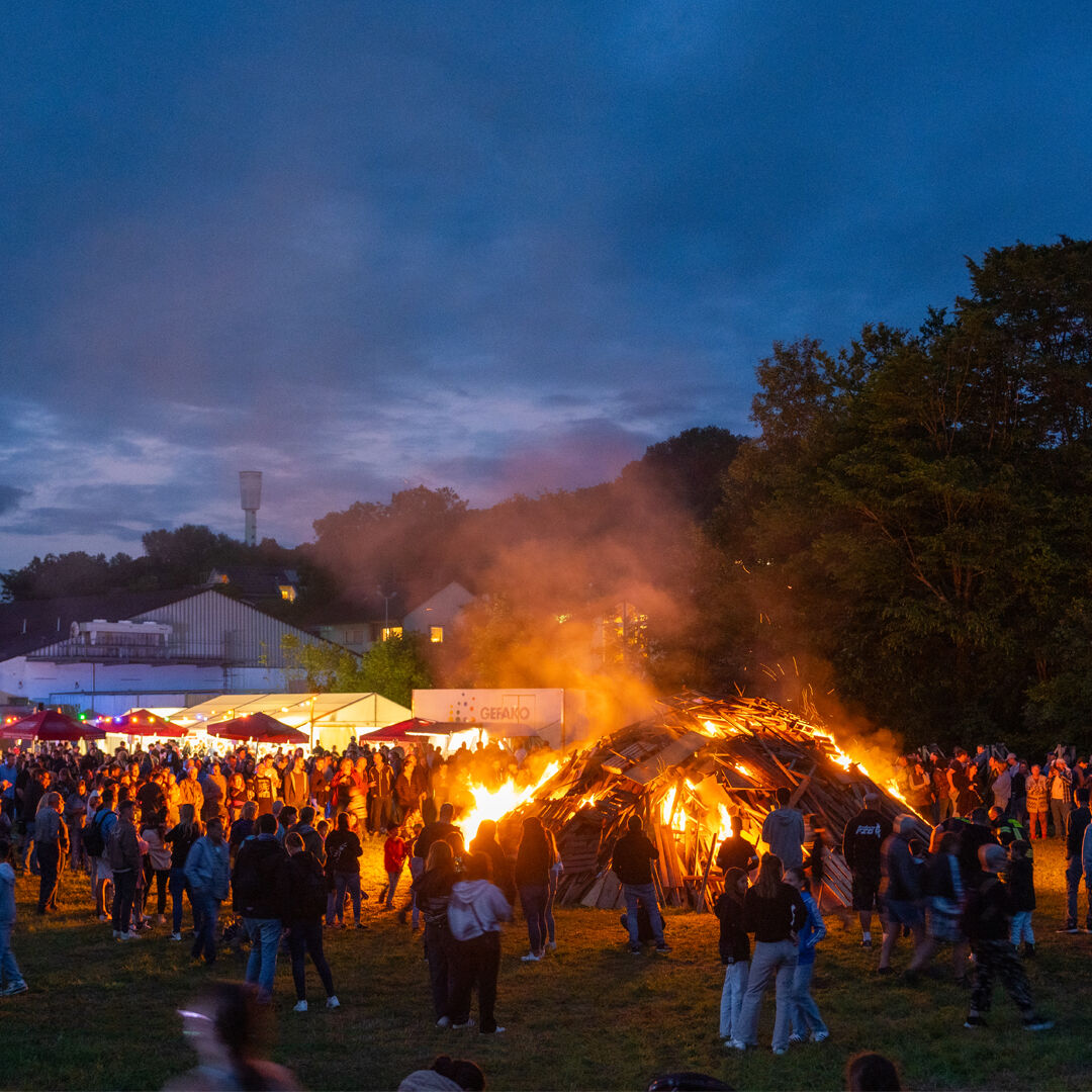 ths_media's tweet photo. Content Produktion auf der Sonnwendfeier 2024 in Oedheim: https://t.co/5bUVO1n64W

#Oedheim #Sonnwendfeier #Party #Event #Openair #Band #Musik

Powered by THS MEDIA #Werbeagentur #Neckarsulm #Fotograf #Videography: https://t.co/vZNZdpEOVQ
