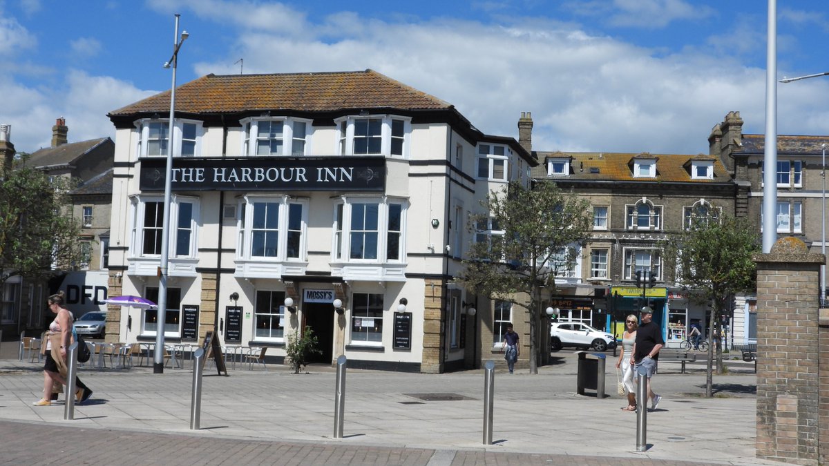 seuneke's tweet photo. My walk along the seafront at Lowestoft this morning. Having left the First Light Festival.
#Lowestoft
#Kirkley
@FirstLight_Fest https://t.co/gywZSCgcWn