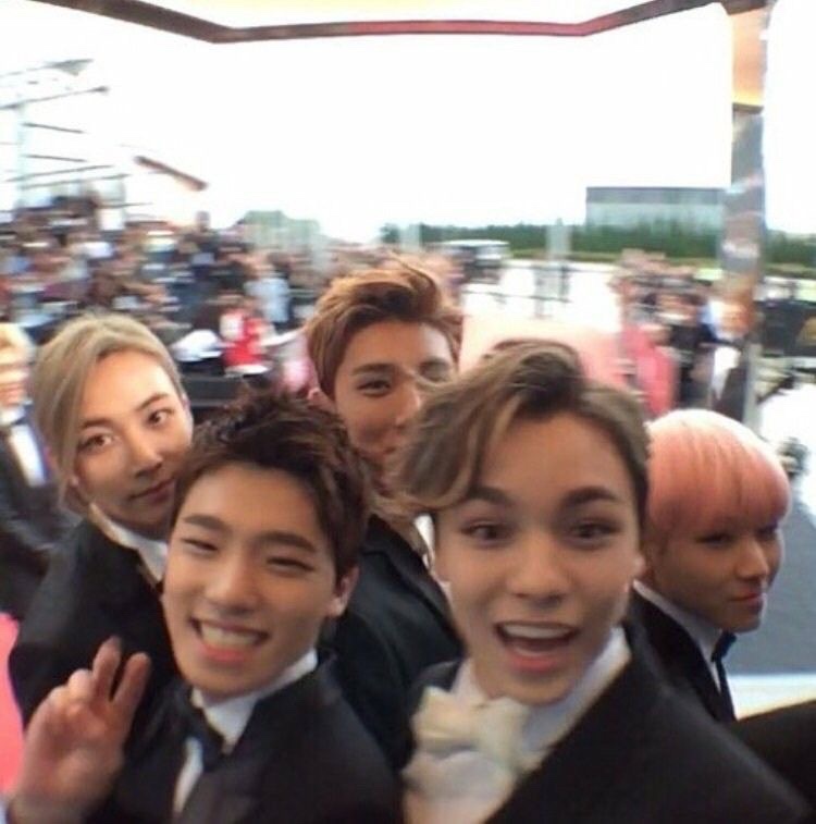hourlyhvc's tweet photo. #버논 #VERNON #バーノン #세븐틴 #SEVENTEEN @pledis_17 https://t.co/bApltsgUQo