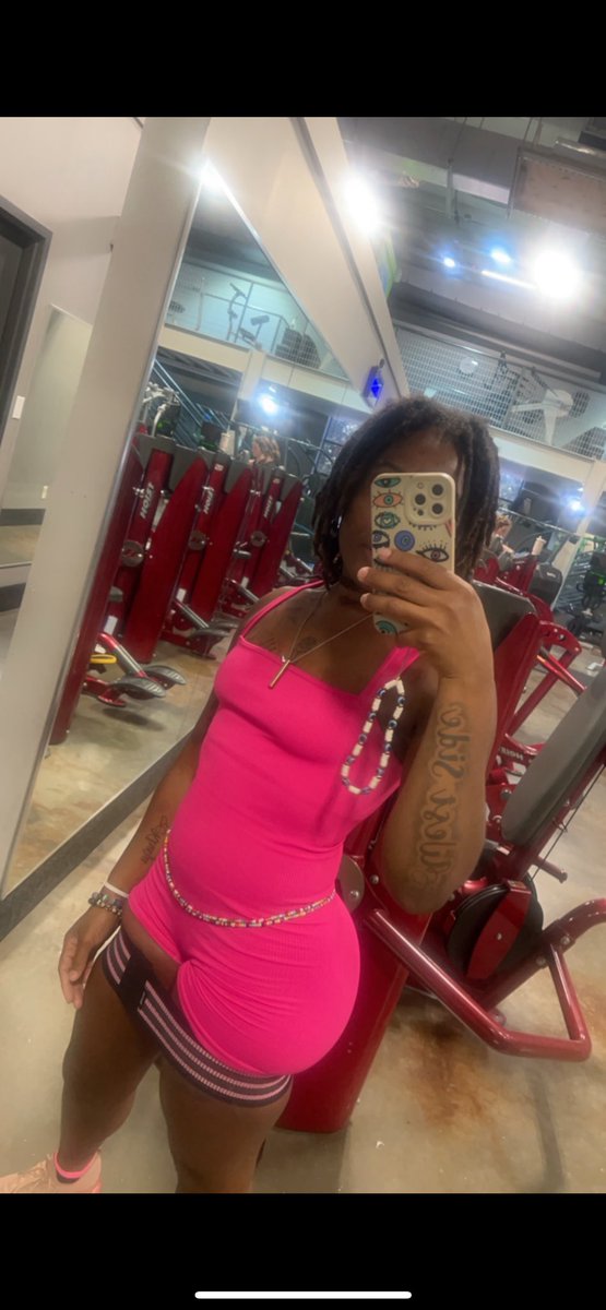 qZeee_'s tweet photo. pink magic 💖 https://t.co/lYpRlwEvB4