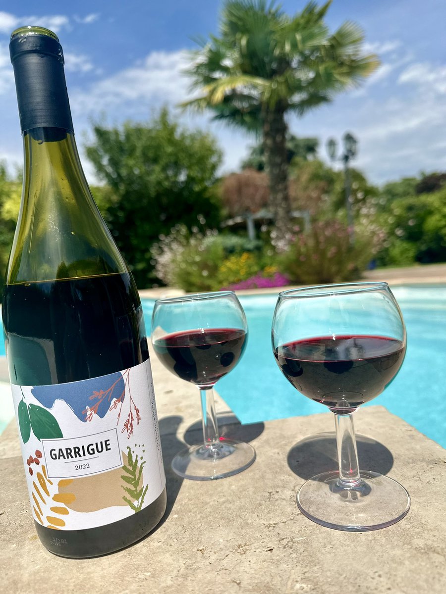 ERIKASWARTS's tweet photo. J’ai testé la box de vins Le Petit Ballon elle permet de découvrir de nouveaux vins de qualité, bio,la fiche incluse  offre des info intéressantes sur les vins reçus. C’est une bonne idée de cadeau pour les amateurs de vin. Je recommande #lepetitballon #auboutdugoulot #vinsurvin https://t.co/PisGYYgNcE