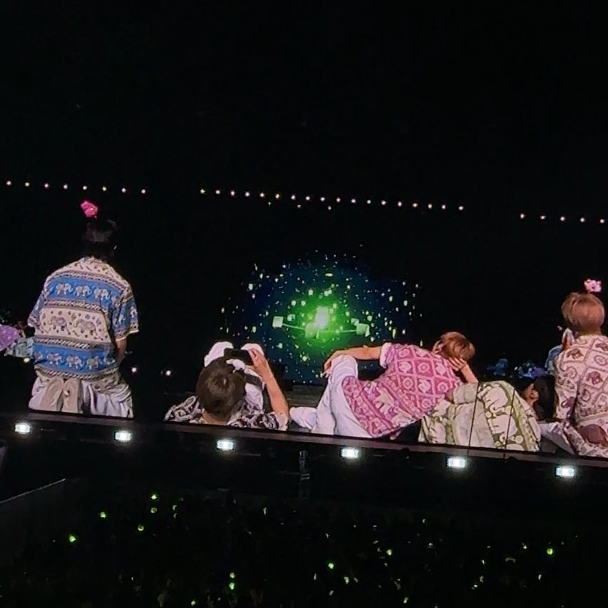 chayahyunx's tweet image. เมื่อวานยืนอึ้ง                     วันนี้นอนดู