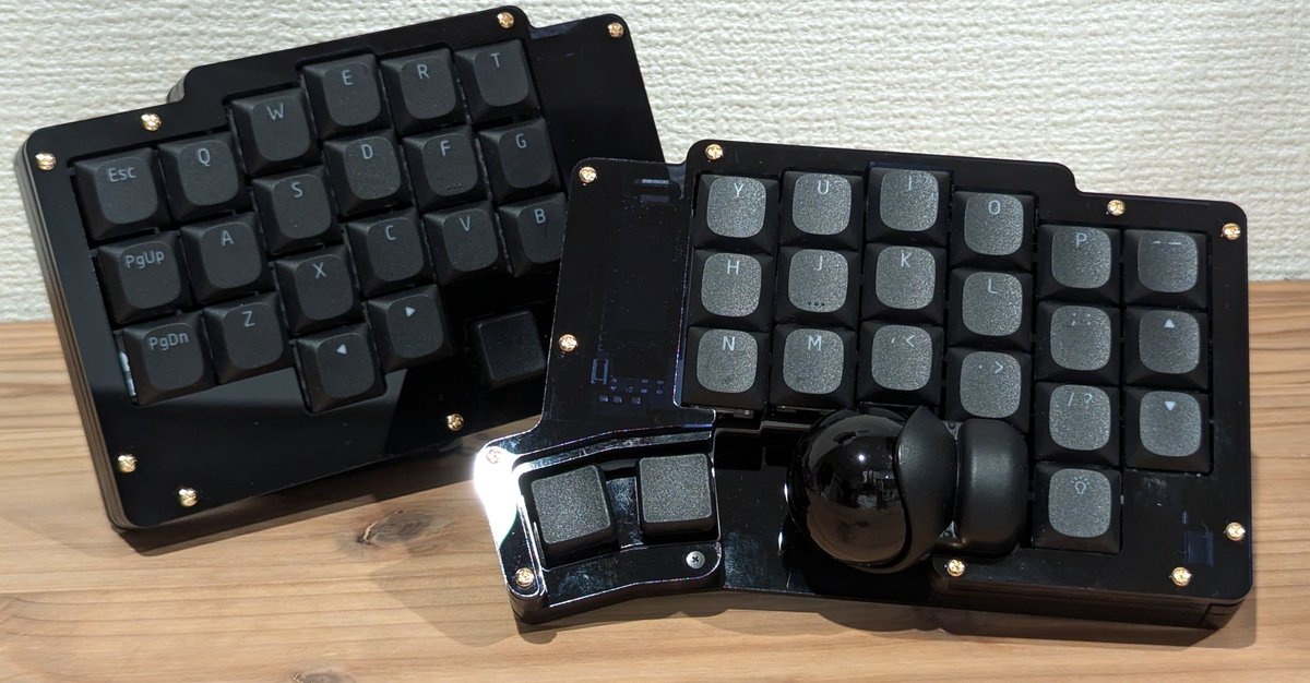 Cray_0's tweet photo. できたー!!!完成!!!Keyball44 OtakuBlack!!!この黒光り!!Keybaseめちゃかっこええ!!!!保護シート剥がすのマジ大変だったけど満足!!!
#自作キーボード #自キ #Keyball44 #Keybase44 https://t.co/3YPWFxDYtA