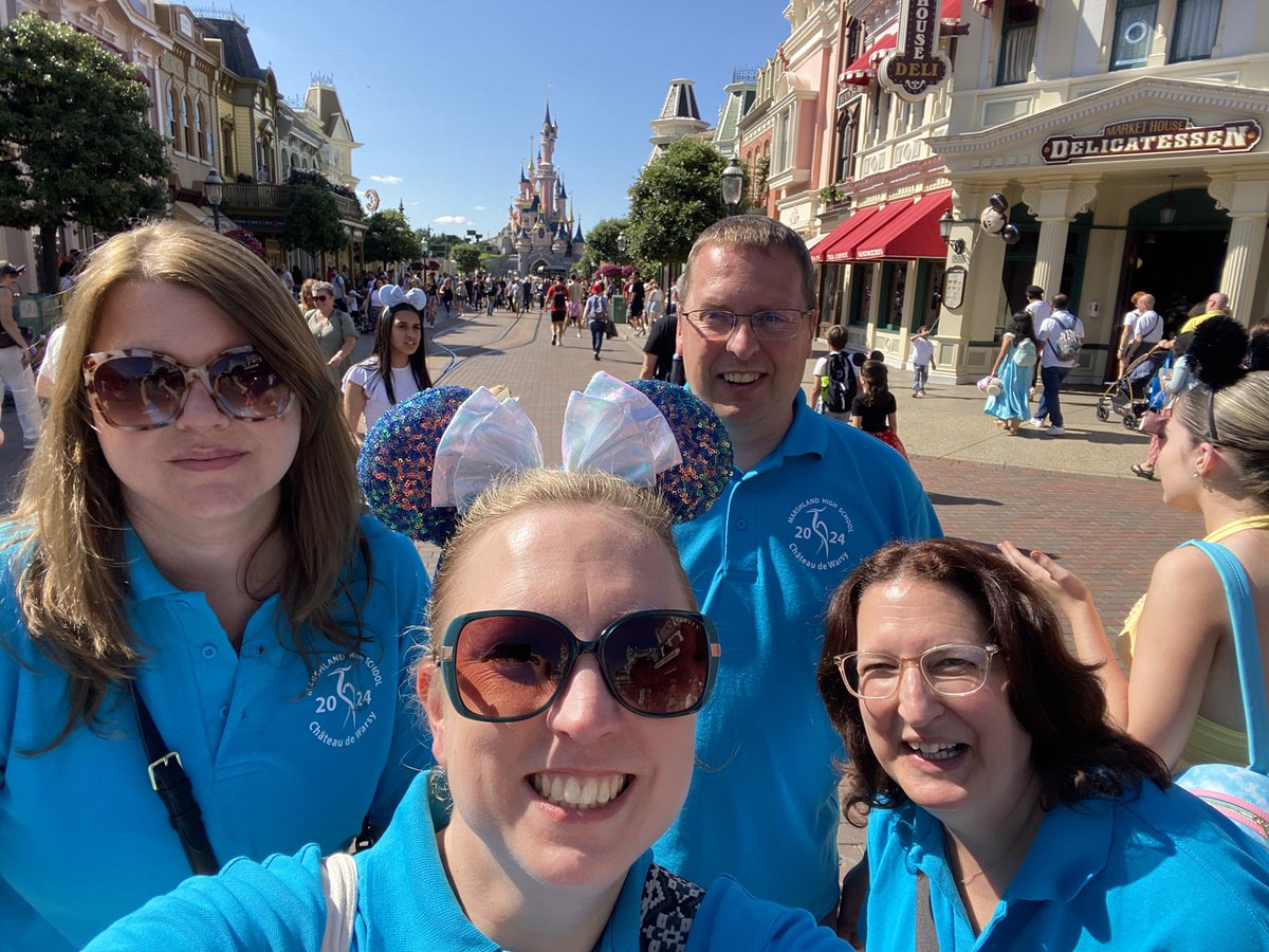 MHSHistory1's tweet photo. Team Marshland have enjoyed their day at Disneyland - and we’re certain the pupils have too. #tired #snoozlesonthebus #bitofchachaslidetoo https://t.co/BsTCLotZVu