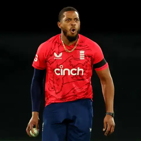 SAMAATV's tweet photo. T20 World Cup: England's Chris Jordan takes a hat-trick and claims 4 wickets in one over against the USA.

#SamaaTV #T20WorldCup #T20I #England #USA #ChrisJordan https://t.co/qRsr6Vauq1