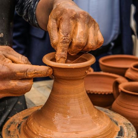 “Blessed are those who know how Christ meets us in our brokenness, in our failures and our wounds, and transforms them into windows of light…”

A short reflection on the beatitude “Blessed are the poor in spirit”

schoolofcontemplativelife.com/blessed-are-th…

#prayer #contemplation #silence