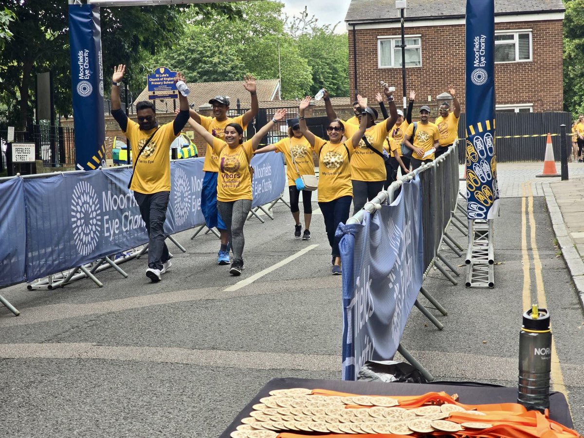 What a bright &amp; sunny day for the Moorfields Ealing at the walk #Eye2Eye #moorfields. Well done everyone for supporting <a href="/EyeCharity/">Moorfields Eye Charity</a>!