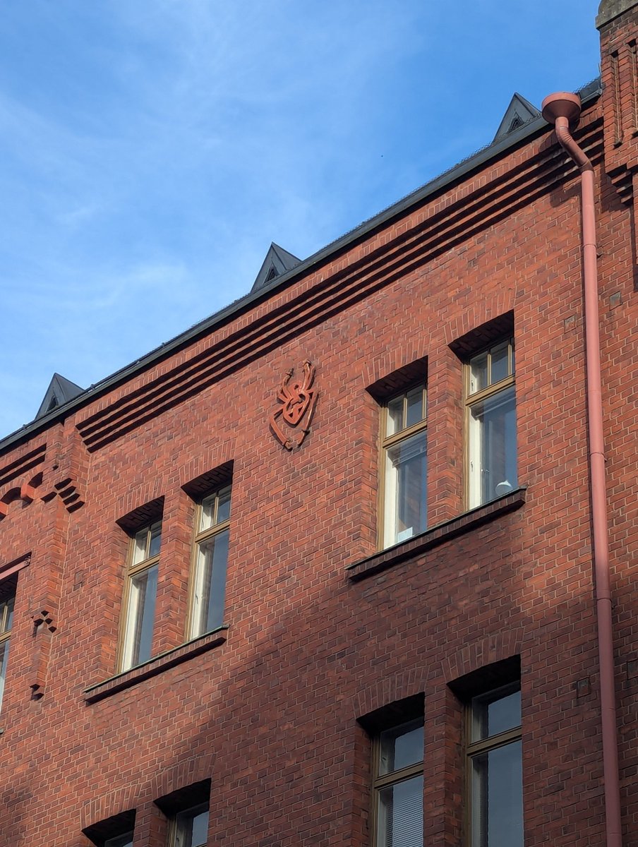 I'm interpreting this as a positive sign from the spider gods, just before I present my new arachnid work at #EED2024 here in Helsinki! 🕷️🕸️