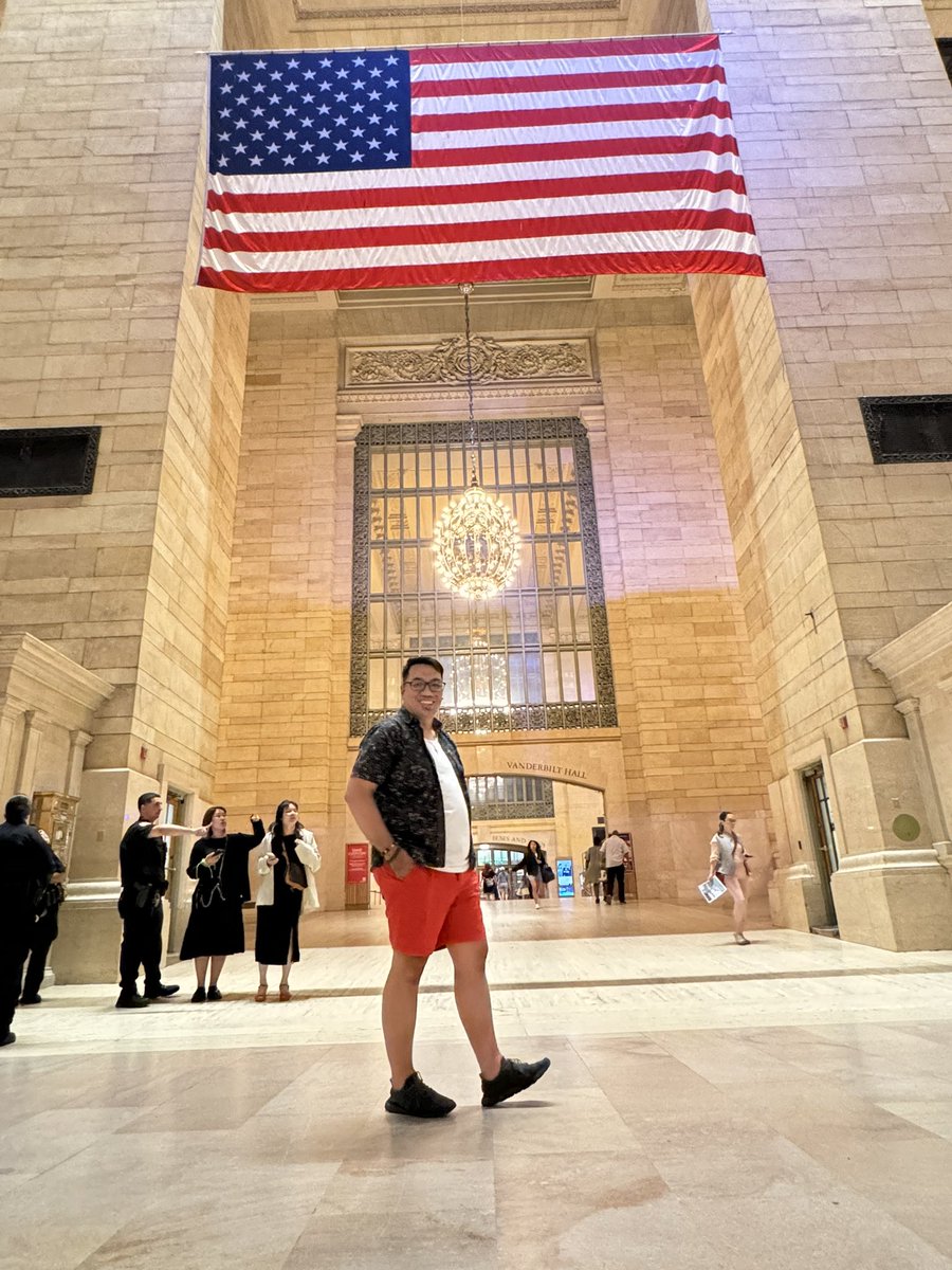 itsMeJayAlberto's tweet photo. In the middle of the action 🎬 🚊
📍Grand Central Terminal, NY🇺🇸 https://t.co/8zzyum8ErN