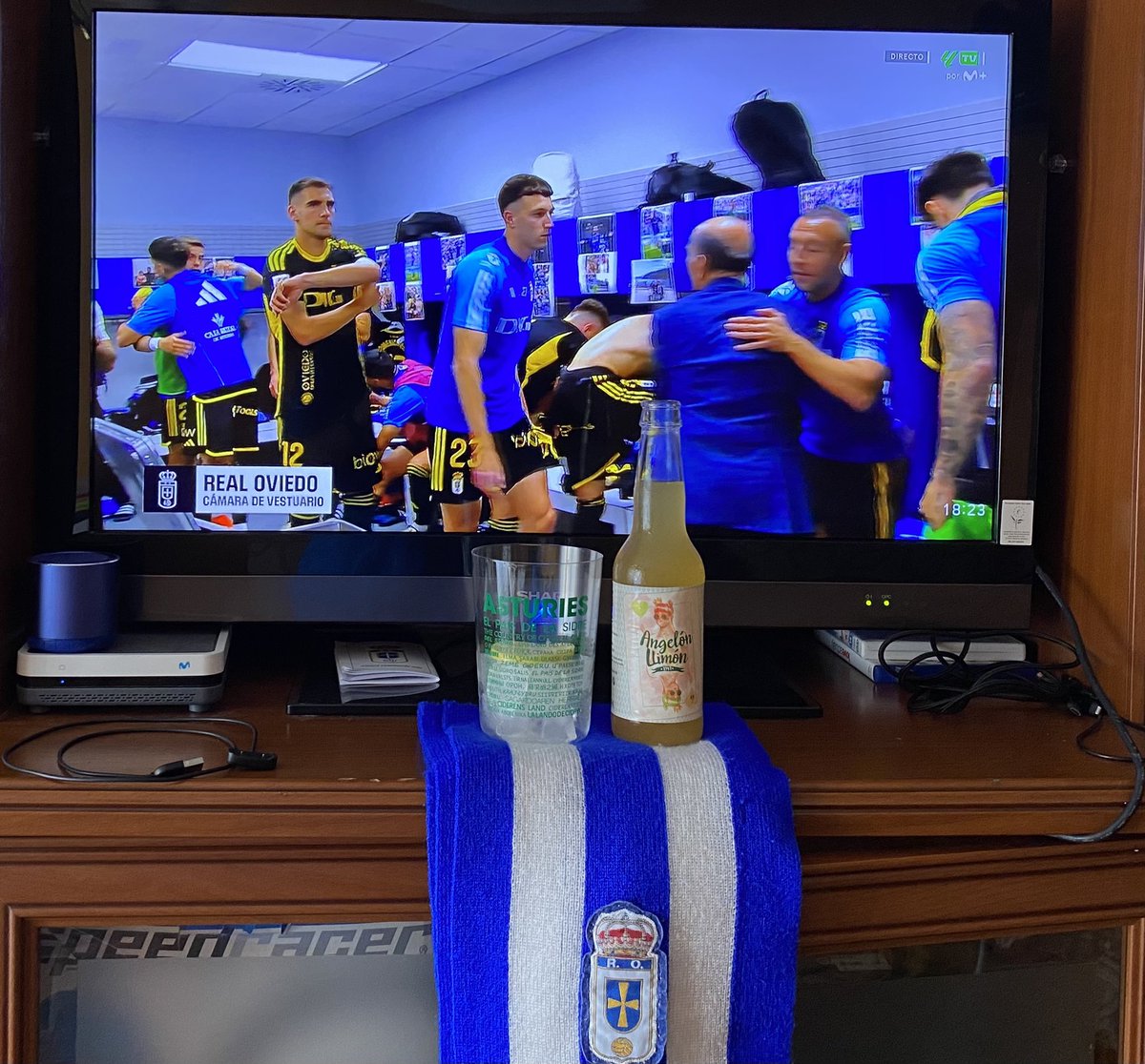 Too preparao. Viendo la tele, sintiendo a <a href="/MiguelFernandi/">Míguel Fernandi</a> , Armando y tomando sidra con limón de <a href="/sidraangelon/">Sidra Viuda Angelón</a> . A esfrútalo 💙💙