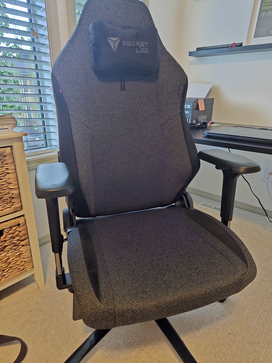 tkaczyk9's tweet image. Now I can work/game in absolute comfort #secretlab #work #gaming #chair