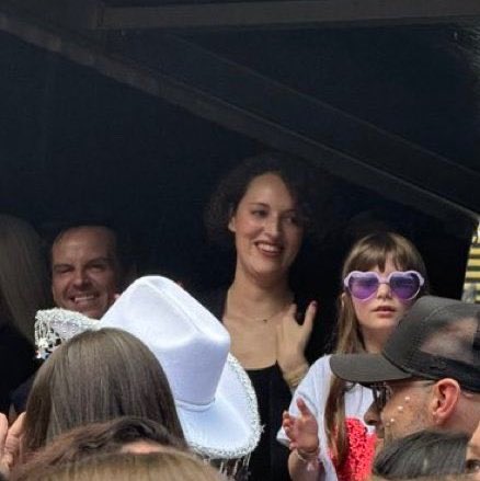 gigtripper86's tweet image. #AndrewScott and #PWB enjoying a Swiftie Sunday!