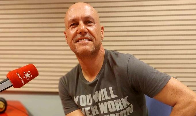 Anoche pasábamos por #laregadera de <a href="/ondamadrid/">Onda Madrid</a> con <a href="/fonroman/">Fon Román Oficial</a>  entrevistado por <a href="/IsabelGRegadera/">Isabel Gª Regadera</a> 🤍 
telemadrid.es/programas/la-r…