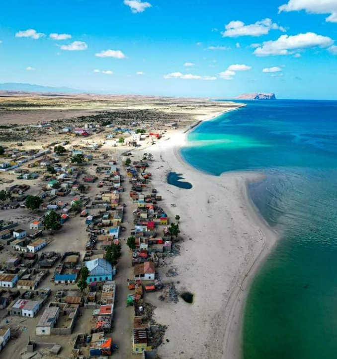 Hopeforsom's tweet photo. #EverydaySomalia: #RaasCaseyr, is a headland in the #Somalia's north eastern region of #Bari historically known as Cape #Guardafui, it lies at the junction between the Gulf of Aden and the Indian Ocean. https://t.co/PEFJMhSBn5