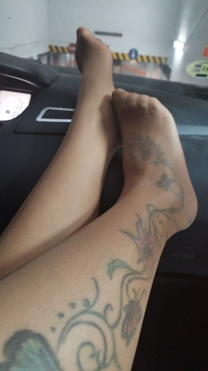 Fetichista de pies o de tacones? #sumisos #Dominatrix