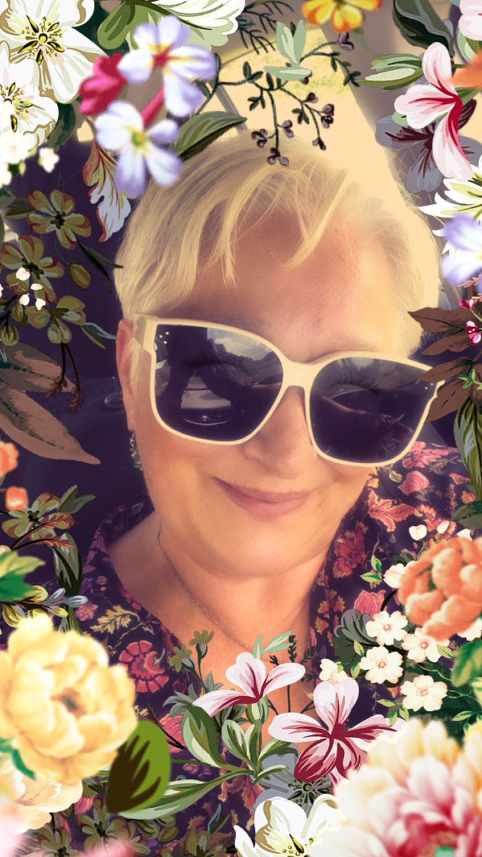 NoeleenMcLaugh2's tweet image. #Sundayvibes just a beautiful day here in #Donegal. Sat in Mammy’s garden and catching up with her .💕
#govisitdonegal