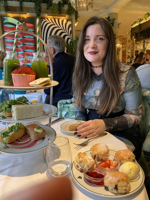 Happy Birthday to this queen! 🥳🤩❤️  👸 ⁦@HannyTV⁩ https://t.co/sYfRRnZL5o<a class="tags" href="/tag/hannytv">@hannytv</a><a href="/tag/throne"class="tags"><span>#throne</span></a><a href="/tag/wishlist"class="tags"><span>#wishlist</span></a>