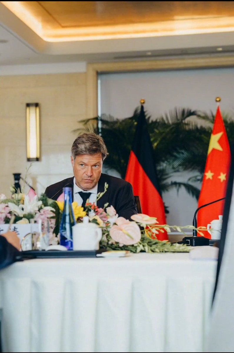 #Habeck 🇩🇪 hat in China 🇨🇳 tatsächlich das unmögliche geschafft und einen drohenden Handelskrieg verhindert. #Habeck4Kanzler