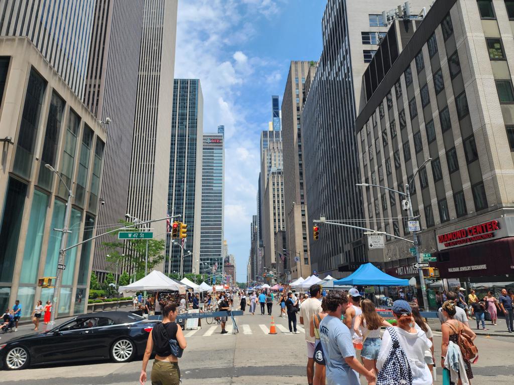 stanleymwc's tweet image. And this is why Midtown traffic is horrendous even on weekends... #NYCproblems