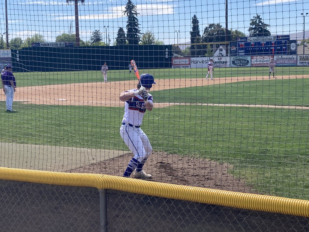 ChumpStimmo's tweet photo. Super proud of @Smitty__54 ! He played in the Washington All State Game in Yakima. He played great- looked great and won a Merit Scholarship Award for his hard work and leadership at LCHS! Thanks to Coach Weiss for all his support! Go get’m Smitty!! https://t.co/YYLRs3pRgs