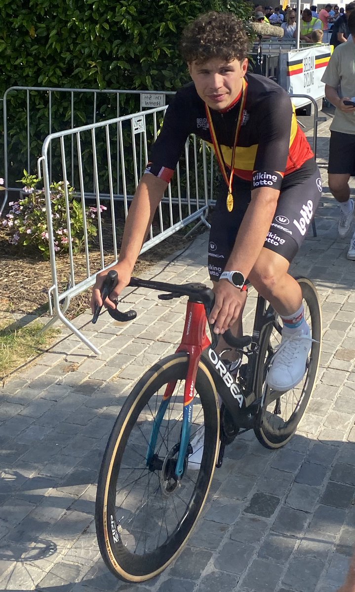 Jonas Decleer (@jonasdecleer) on Twitter photo Klotevoorjaar gehad, gedacht aan stoppen. Maar teruggevochten en met een machtssprint Belgisch kampioen geworden. Bravo <a href="/Arnaud_De_Lie/">Arnaud De Lie</a> 👏🏼🐂🇧🇪 hln.be/wielrennen/ik-… Klotevoorjaar gehad, gedacht aan stoppen. Maar teruggevochten en met een machtssprint Belgisch kampioen geworden. Bravo <a href="/Arnaud_De_Lie/">Arnaud De Lie</a> 👏🏼🐂🇧🇪 hln.be/wielrennen/ik-…