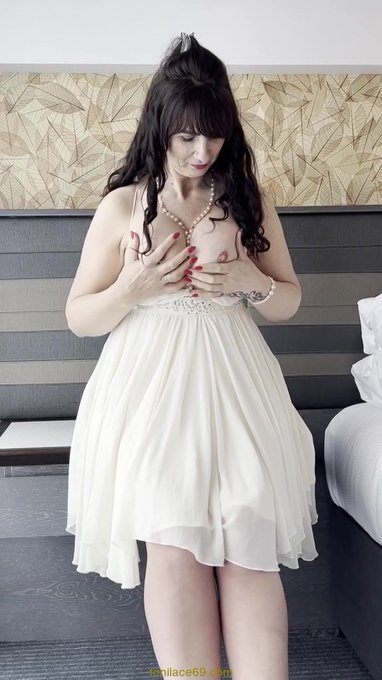 My new video is really hot! Check it out!  https://t.co/32onOvj40q https://t.co/s1aGprXdDQ