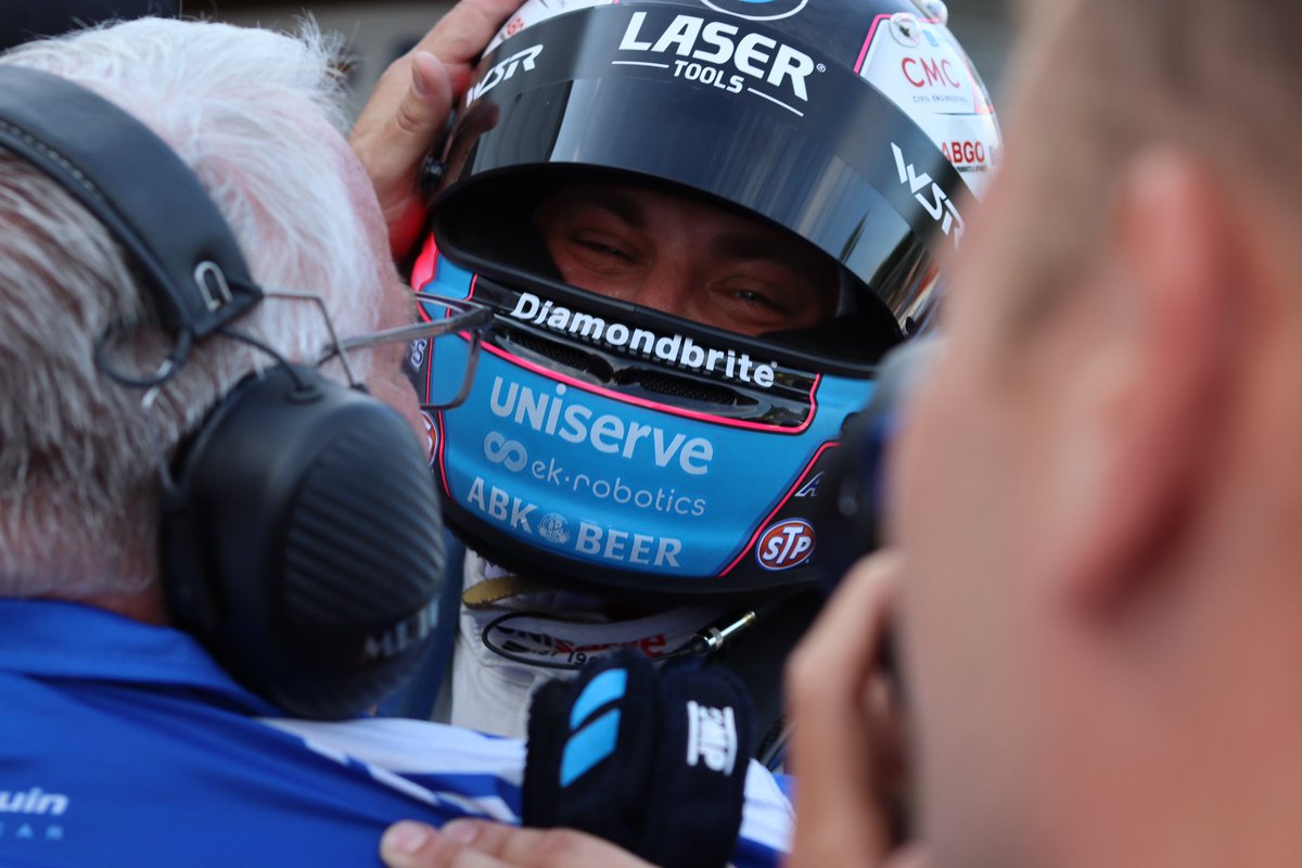 LaserRacing's tweet image. What a way to finish the day. Race 3 winner, and championship leader, Jake Hill.

📷 Photo by Richard Moir.

#WeAreLaserToolsRacing #MBMotorsport #BTCC