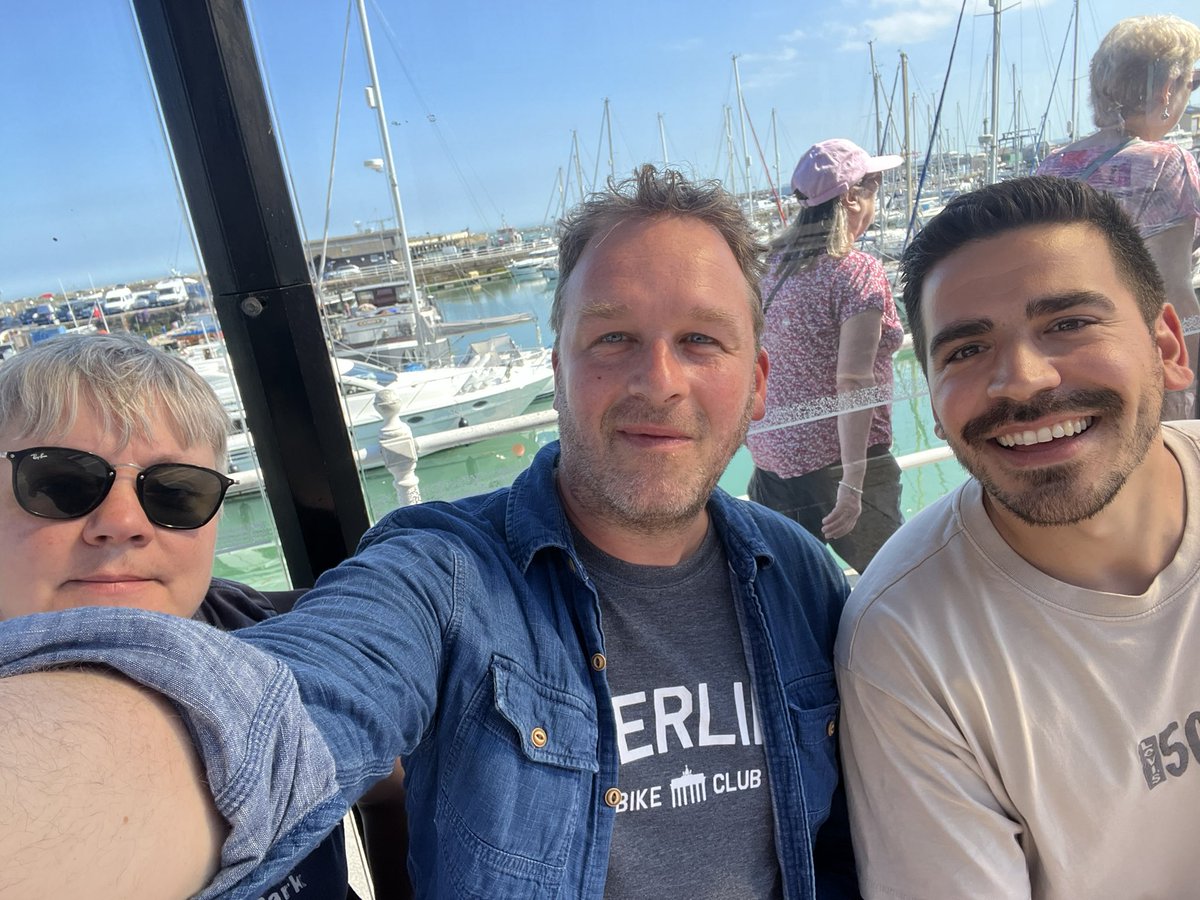 JoeWalkerUK's tweet photo. A great day out on the campaign for @PollyBLabour in East Thanet with a small but effective #HackneyonTour team. Lots of people voting for Polly because they want #change. #VoteLabour ๐น https://t.co/EU1UOzLFAU