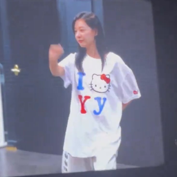 チェウォンさんのキティちゃんTシャツキムジウォン様とお揃いだった🥹