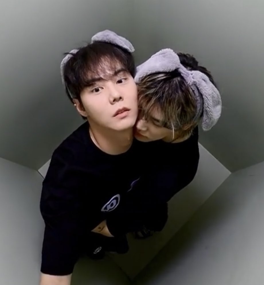 우뜨케 사람이 이렇게 포옥...🥺 꼬옥...🥹