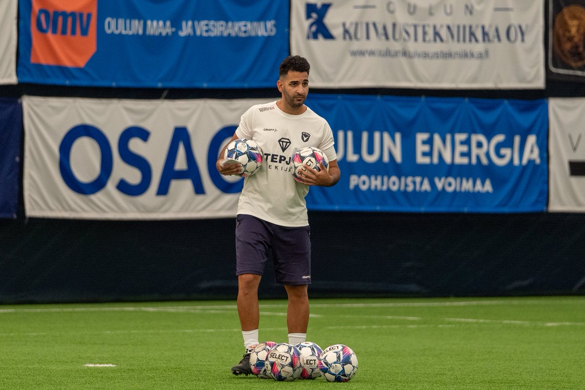 Uusia ja ennestään tuttuja kasvoja. Tänään oli uuden päävalmentajan alaisuudessa ensimmäiset treenit.

#ACOulu
#Oulu
#Laivastonsiniset
#Veikkausliiga
#ParastaSeuraa
#OuluOnLaivastonsininen