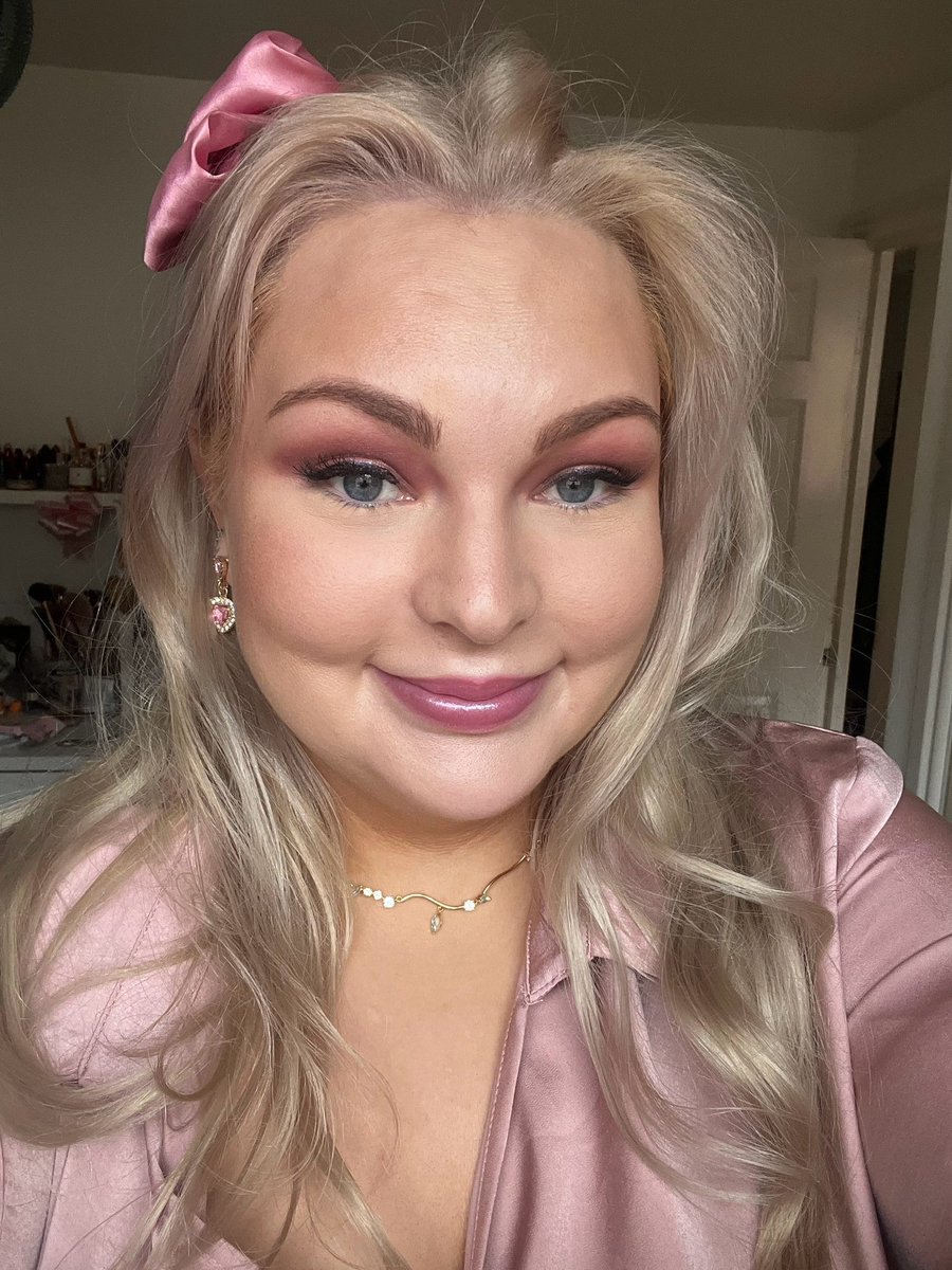 #hellomynameis Abi RN she/her tweet media