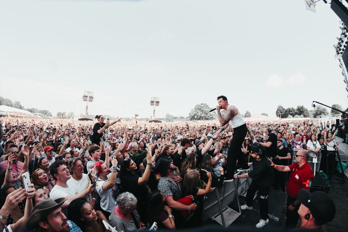 mcflymusic's tweet image. Thank you @IsleOfWightFest, we won’t be forgetting that any time soon! What a crowd 💥

📸 @FedericaBurelli