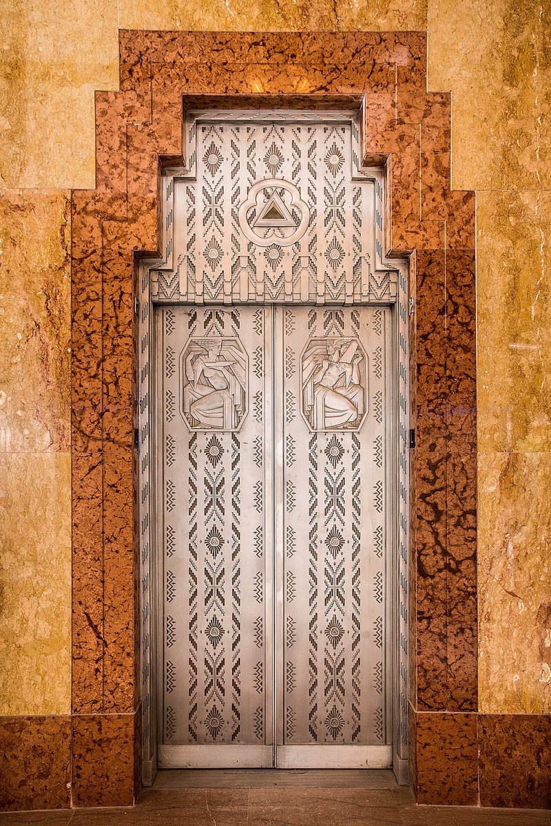 The details of Art Deco doorways >>