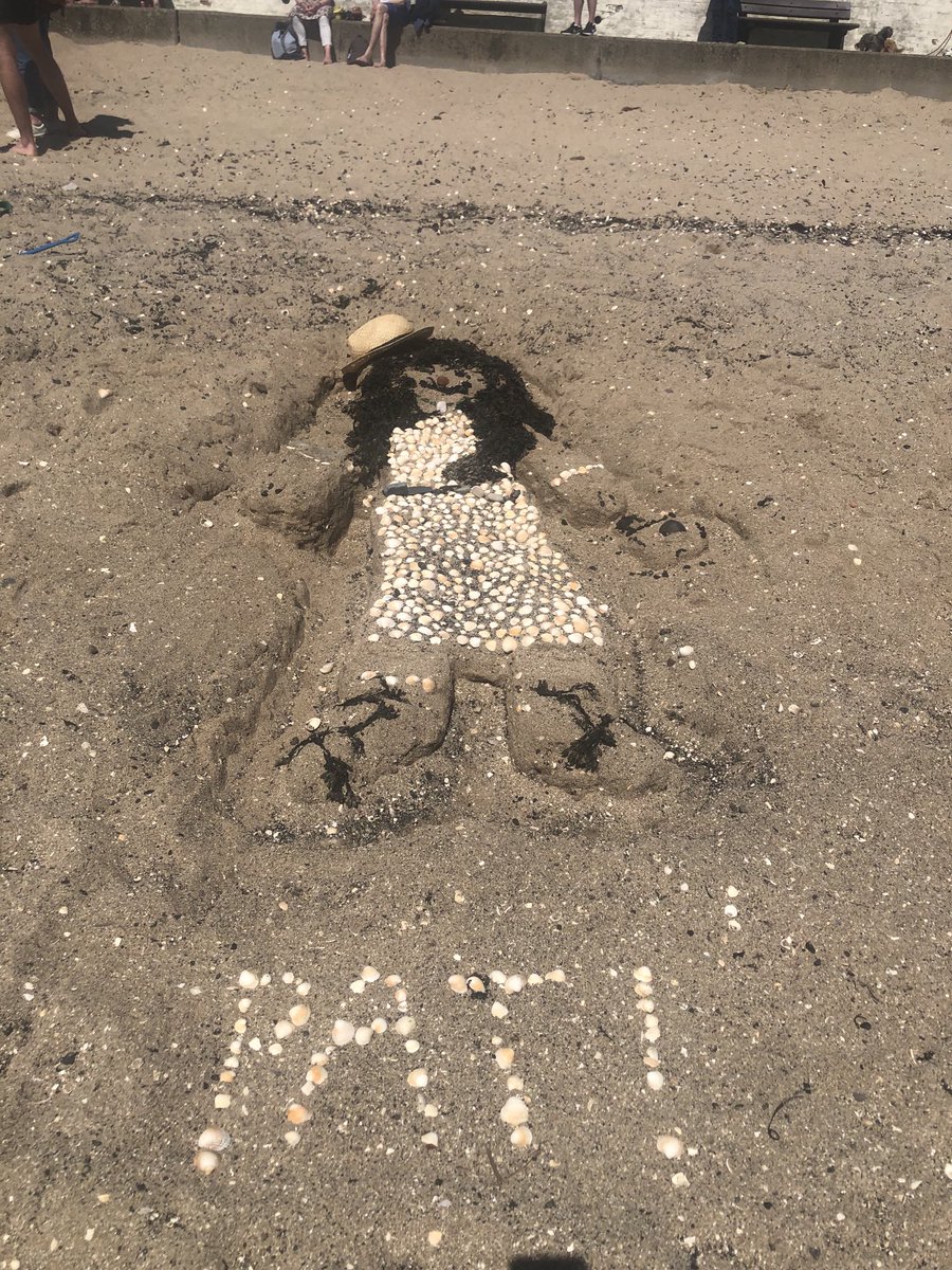 One of my favourite #Burntisland days - the annual sandcastle competition 🤩 done it in ALL weathers inc hail stones. Weather Gods were kind today ☀️