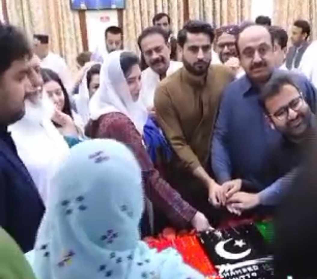 With Bibi <a href="/AseefaBZ/">Aseefa B Zardari</a>