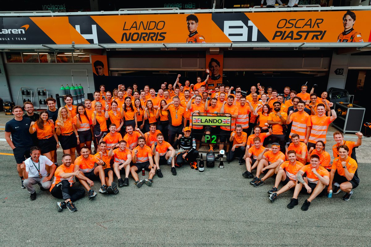 McLarenF1's tweet photo. It wouldn't be possible without this team and everyone back in Woking! 🧡

#SpanishGP 🇪🇸 https://t.co/7peTZ6fo8R