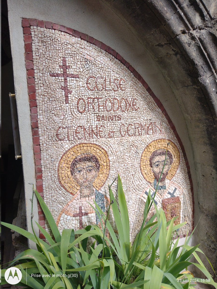 ThiChaplain's tweet photo. Je connaissais déjà #Vézelay et sa #Basilique grâce au Rassemblement des #Routiers de l'#UIGSE en automne, par contre j'ai découvert qu'il y avait une #Église #Orthodoxe dépendant du #Patriarcat de #Moscou sur la colline de Vézelay. Et y a des #mosaïques. https://t.co/1sr9nC8Tgz