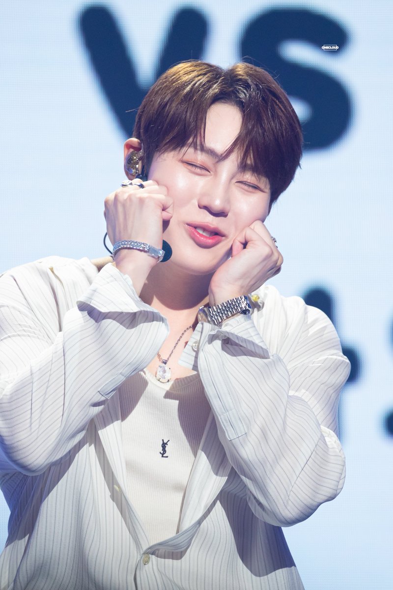 322OneCloud's tweet photo. 240623 팬미팅
귀여워..🥹
#하성운 #성운 https://t.co/smKL9LQXJe