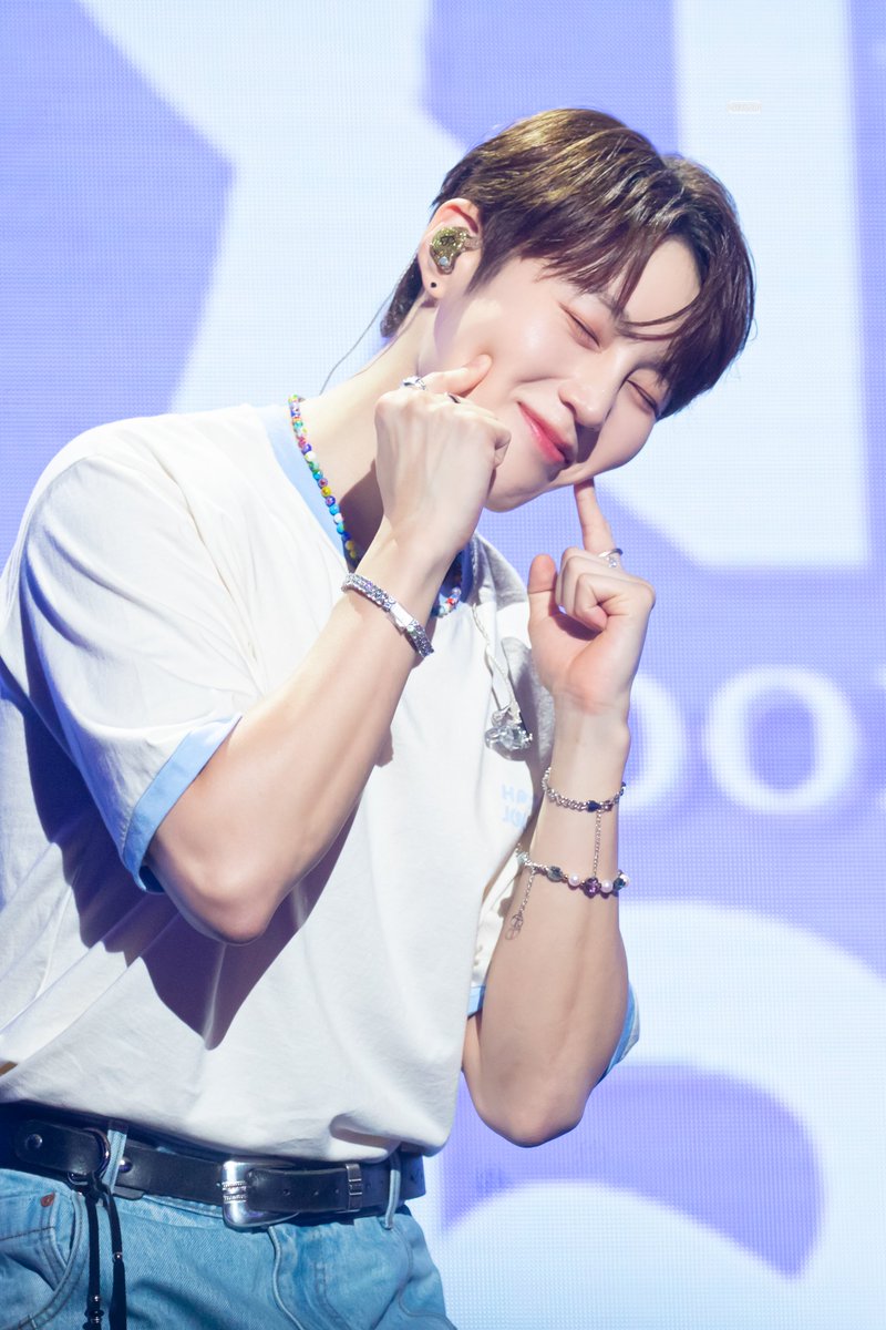 240623 팬미팅
귀여워..🥹
#하성운 #성운