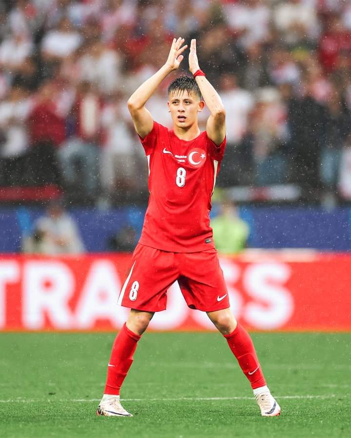 Üç büyütülmüşlerin oyuncularını pazarlıyacağım diye Genç yıldız futbolcularını futbola küstürmeyin.Biz bu çocuklarla mağlubiyete razıyız.