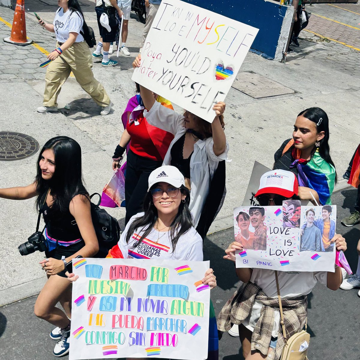 cesarmantillaec's tweet photo. 📣Festejamos la diversidad.

Orgullo LGBTIQ+ 🏳️‍🌈 2️⃣0️⃣2️⃣4️⃣

#pride #pride2024 #Quito https://t.co/nXTPK3a0tB