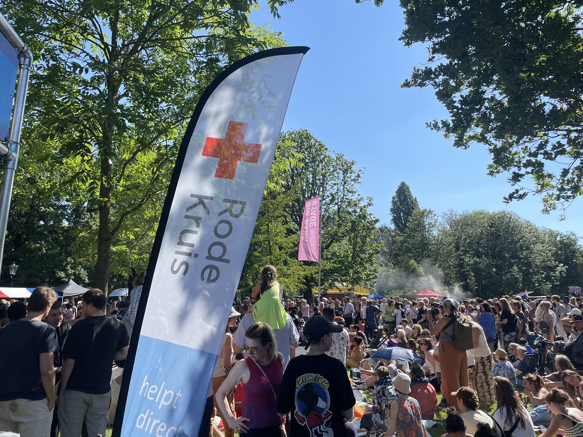 Geen slechte dag om een EHBO inzet op het #rootsfestival #amsterdam te draaien. #rodekruis #rodekruisamsterdam. Een en al gezelligheid, muziek, eten en geweldig weer.