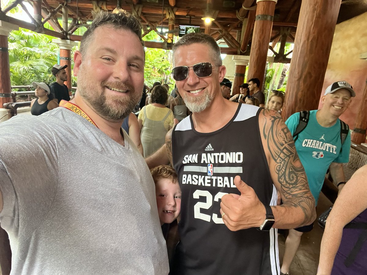 liduponmyhead's tweet image. Austin Daye Spurs Summer League jersey sighting at Universal Studios Florida #PistonsTwitter #SpursTwitter iykyk