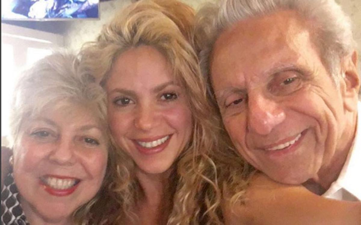 Frankzm's tweet photo. @shakira La familia, la base. ♥️ https://t.co/FPCc6kA7WI