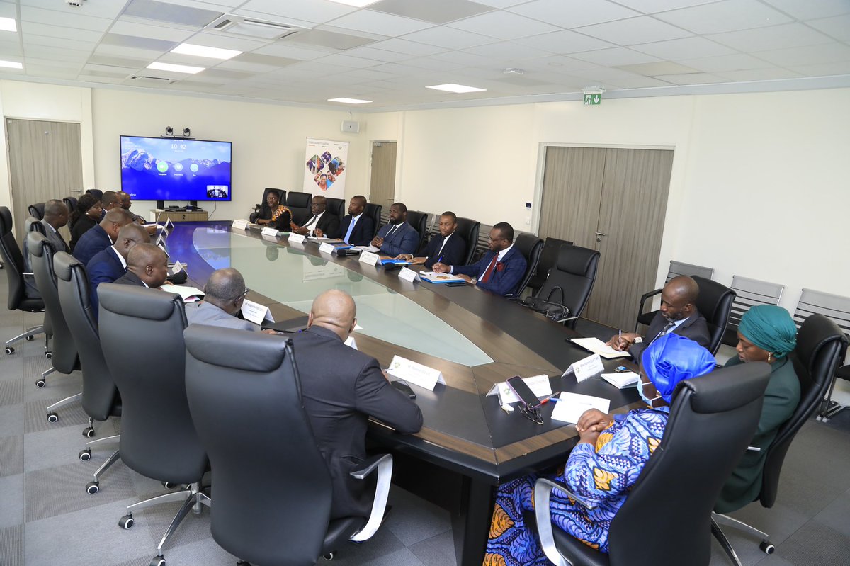 Visite de travail en terre ivoirienne 🟠🟠

Échanges sur l’année de la jeunesse et partage d’expérience sur les leçons tirées et les actions prioritaires. 

Moments riches partagés avec le cabinet de monsieur le Ministre chargé de la promotion de la jeunesse.