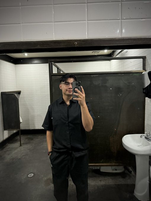 Johnny - 1 pic. Austin 🤙 https://t.co/9T3pgDOjzk