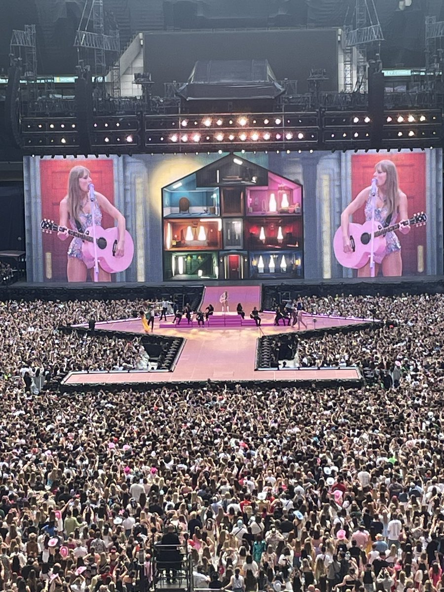 Laura Crossfield tweet media